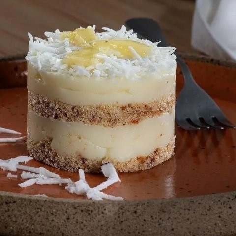 TORTA DE COCO COM ABACAXI